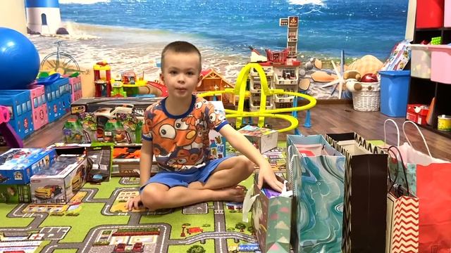 Распаковка подарков с дня рождения Матвея.