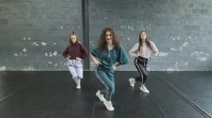 Olesya "Keks" Mizrahi | Vogue basic - Cat walk & Duck walk | Nicestudio.pro