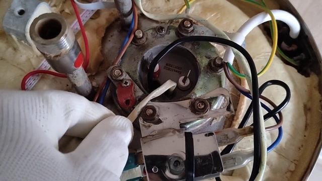 Подключить тены нагревательные элементы бойлера. Подключить тены к электричекской части бойлера