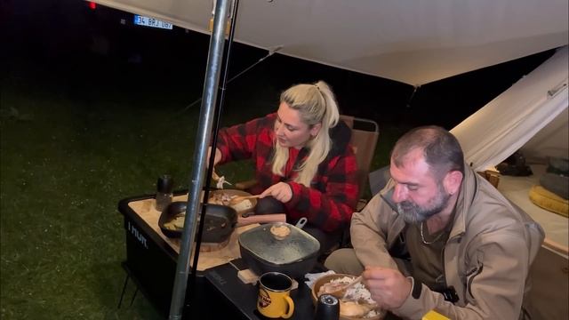 KAMPTA ÇADIRIMIZA TİLKİ GİRMEYE ÇALIŞTI | Yeni Ekipmanlarla Kamp смотреть онлайн