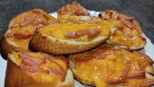 Мягкие и сочные бутерброды с сосиской