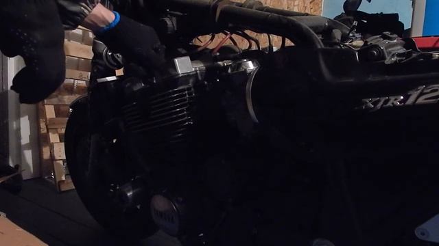 Замена свечей зажигания на Yamaha  XJR 1200. (1996 года) смотреть онлайн