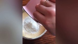 Простейший бисквит без миксеров и венчиков, в стеклянной форме, рецепт оставляю в описании