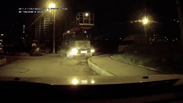 На меня чуть не упала автовышка смотреть онлайн