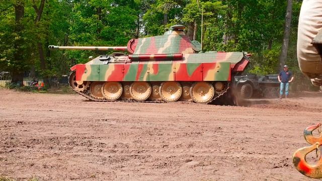 Manual Starting the STURMGESCHÜTZ, PANTHER and KÖNIGSTIGER смотреть онлайн