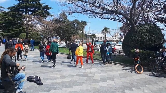 Крым Ялта Весеняя Набережная Дядя Олег Итальянец танцы 24.04.Ялта2021