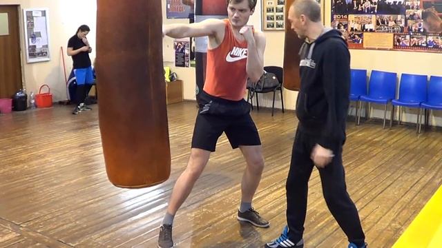 Бокс: одиночный прямой дальней рукой с дальней дистанции смотреть онлайн