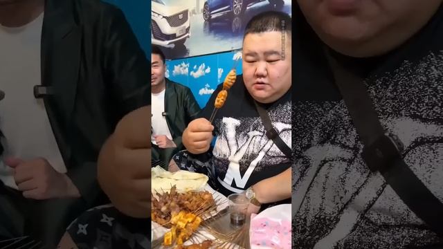 挑戰吃800元一碗的巨無霸波龍麵！ 一整隻波士頓大龍蝦肉質鮮嫩Q彈，一口肉一口面吸著真過癮【樱木花胖】