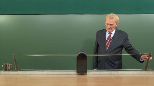 Поперечные стоячие волны на проводе с переменным током смотреть онлайн