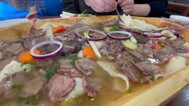 Бешбармак из Конины с Казы. Казахская кухня в Узбекистане | Beshbarmak of Horse meat from Kaza смотреть онлайн