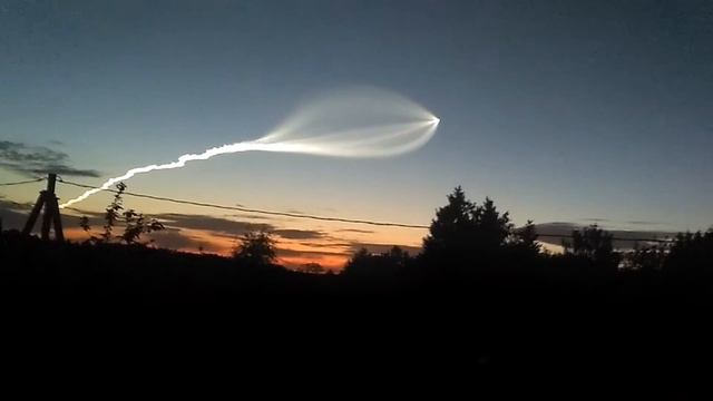 НЛО? Очень красивая неизвестная херня в небе над Костромской обл. 17.06.2018г. в 01:15 мин. смотреть онлайн