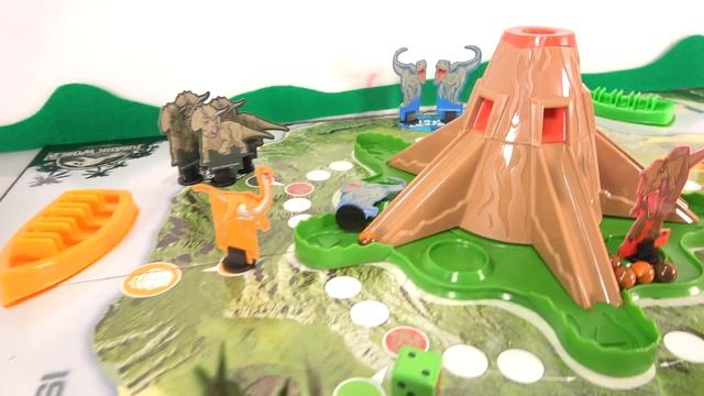 Playing JURASSIC WORLD Volcano Escape DINOSAUR BOARD GAME смотреть онлайн