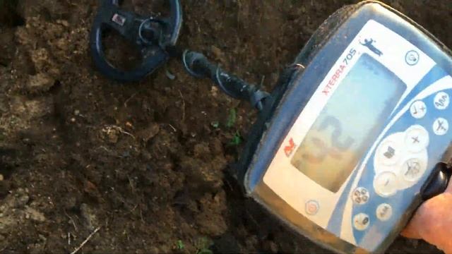 Шурф фундамента.с металлоискателем 2022 году