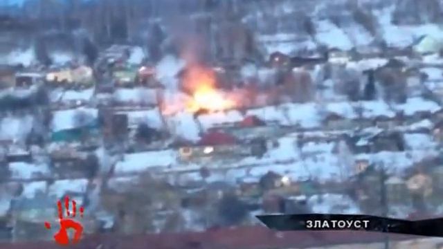 Жилой дом загорелся в Челябинской области смотреть онлайн