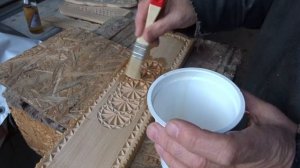 Как мы покрываем  нитро лаком для дерева  изготовленное изделие  - геометрическая резьба по дереву