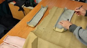 Перетяжка подлокотников кресла массажного кожей