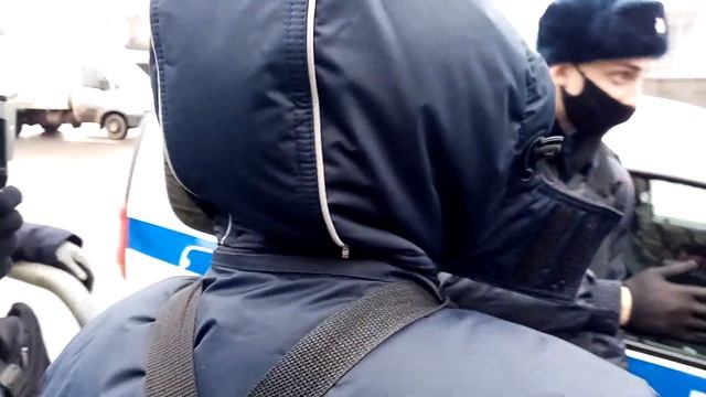 Контролёры украли паспорт. Полиция забрала контролёров. Спасли пассажира без перчаток