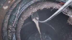 Прочистка труб канализации. Бытовой засор из за жира в трубе.