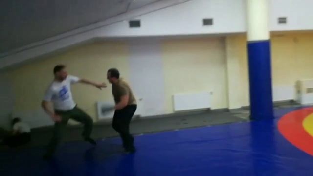 Выбили нож в бою... смотреть онлайн