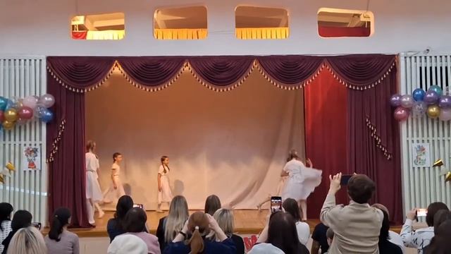 Танец под песню «Снится сон(Live)» Долее смотри описание смотреть онлайн