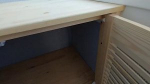 Тумбочка с жалюзийными дверцами на балкон!!