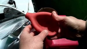 Подготовка автомобиля к зиме  Замена жидкости омывателя стекла Suzuki SX4