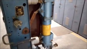 Масляный выключатель. Измерение изоляции токоведущих контактов. Ручное включение