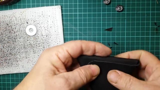 Работа с кожей.Простая монетница. Видеоурок. смотреть онлайн