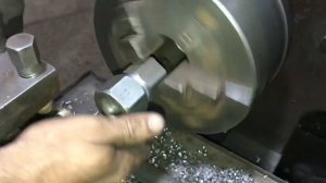 Процессом изготовления колесной гайки грузовика