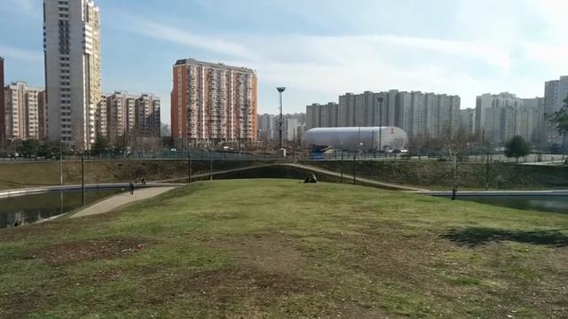 Парк "850 лет Москвы" и другие по пути - прогулка. смотреть онлайн