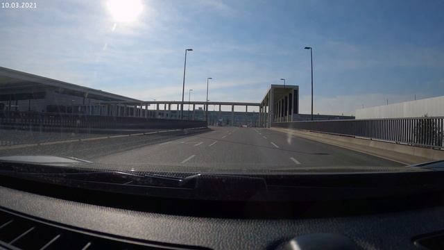 Flughafen Berlin Brandenburg , Parken P1 / Terminal 1 [BER] смотреть онлайн