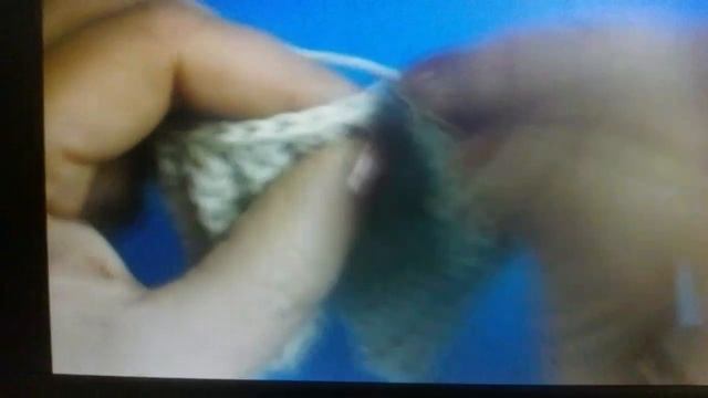 Мама помогает связать тапочки для Реборна☺ смотреть онлайн