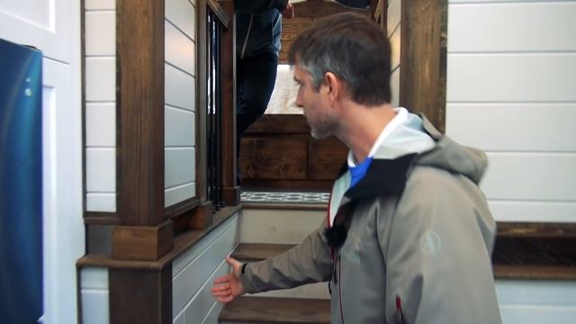 This 40ft Tiny House is a Mansion On Wheels смотреть онлайн