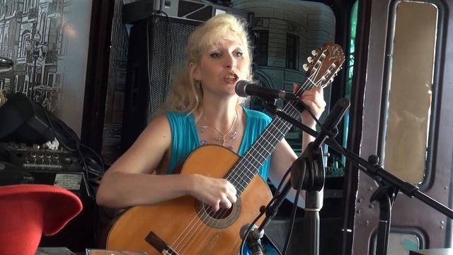 коленками назад))))))))))))))Мария ЛЕОНТЬЕВА смотреть онлайн