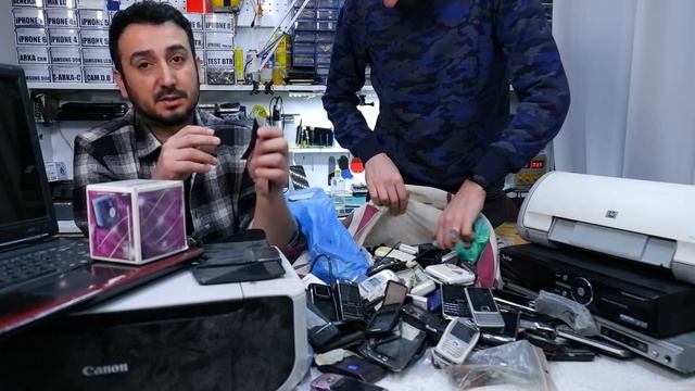 Hurda avcıları Kutudan iPhone Bilgisayar Çıktı Bit pazarı depolama savaşları 8 смотреть онлайн