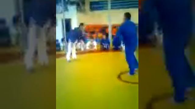 Тренер проверяет своих учеников смотреть онлайн