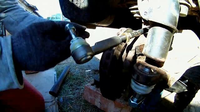 замена наконечника рулевой тяги Мерседес Спринтер или Фольксваген Крафтер смотреть онлайн