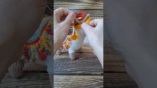 вязаная игрушка альпака