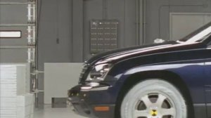 2004 Chrysler Pacifica moderate overlap IIHS crash test