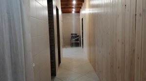 Деревянные потолки 5 видов. Потолки из дерева в частном доме. Деревянный потолок под старину в дом