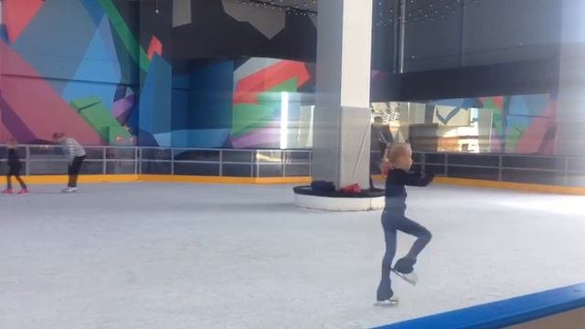 Год занятий фигурным катанием