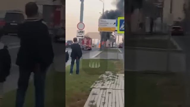 На юге Москвы сгорела полицейская машина.
Пожар на Варшавском шоссе в Чертаново. Прямо на дороге п