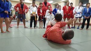 Самбо. Болевой приём Рычаг локтя с диагонального захвата.