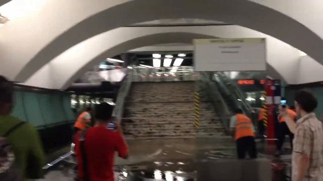 Потоп в метро