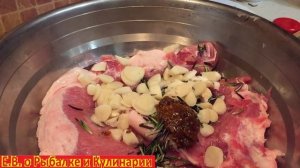 Как замариновать вкусный стейк из свиной корейки или шей за 5 минут,для жарки на углях или дома.