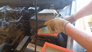 Замена воздушного фильтра Nissan Almera N16