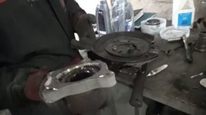 Toyota 4 Runner 215 . Замена подшипника полуоси  (1 Часть)