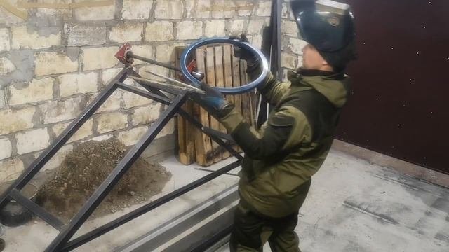 Вибростанок для производства бетонных столбов