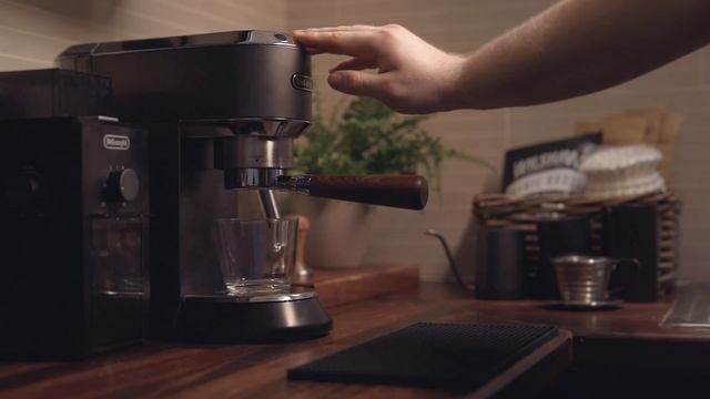 Morning Coffee with the DeLonghi Dedica | Pulling Shots смотреть онлайн
