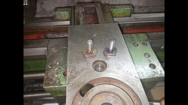 Тв-4, ремонт болтов крепления продольной подачи. смотреть онлайн